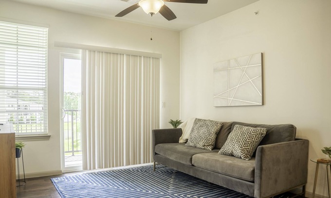 Lake Houston Apartment | Modern 1 bedroom apt w Lakeside balcony
