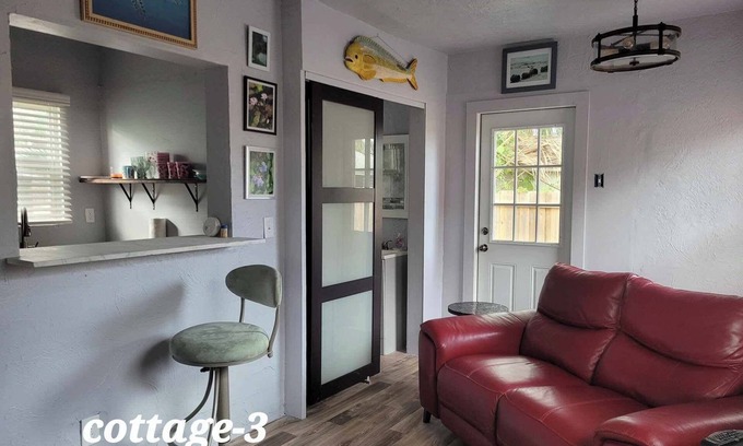 Kingston Cottage | MODERN 1926 COTTAGE DOWNTOWN DAYTONA BEACH - PET FRIENDLY