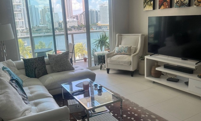 Brickell Apartment | Modern 1BR Apartment in Brickell, Central w Sea View