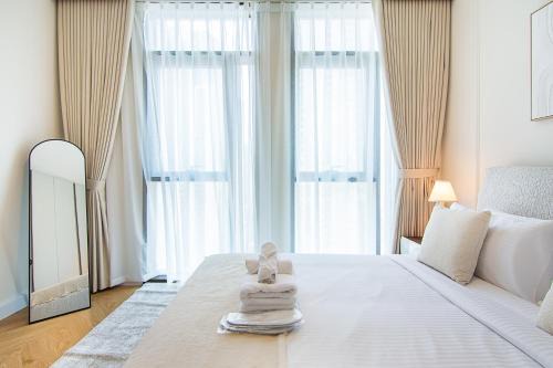 Dubai Apartment | Modern 1BR in Creek Crescent High Floor Stay