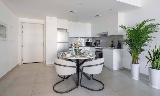 Umm Suqeim 3 Apartment | Modern 1BR in Lamtara 3 with Community Views!