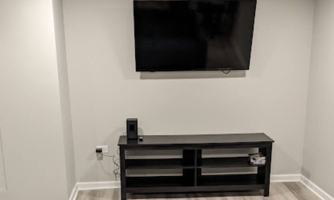 South Austin Apartment | Modern 2 BDRM Apartment in Chicago