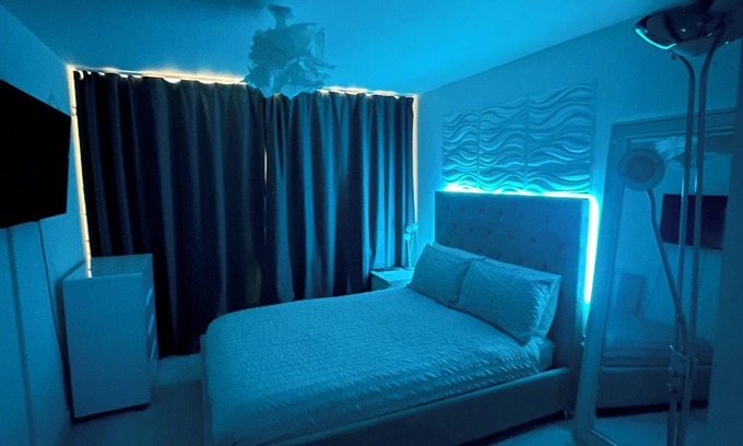 Landore Apartment | Modern 2 Bed City Apartment - Sleeps 4 - Private Parking