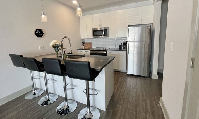 River Market Apartment | Modern 2 Bedroom Apt in Downtown KC