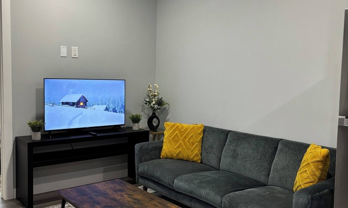 Southeast Edmonton House | Modern 2 Bedroom Basement Suite