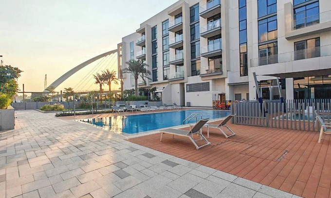 Al Safa Apartment | Modern 2 Bedroom - Canal Front Stay!