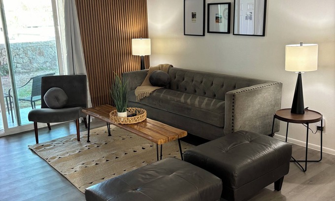 Mission Hills South Condo | Modern 2-bedroom Condo Near UTEP
