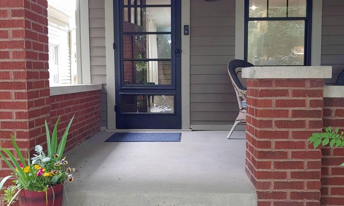 Near Eastside House | Modern 2 bedroom getaway with ammenities!