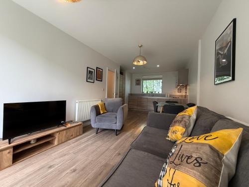 Canning Town South Apartment | Modern 2 BR Apartment in London East End