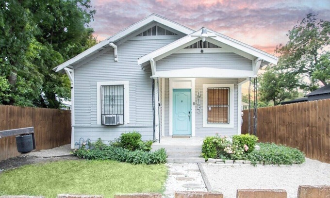 Eastside Promise Neighborhood House | Modern 2BR/2BA, Pickleball – Close to Downtown!