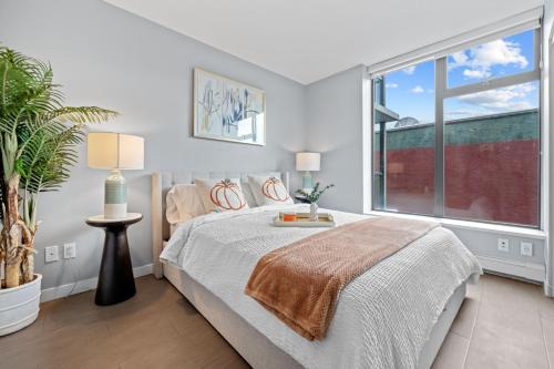 Gastown Apartment | Modern 2BR Apartment in Gastown Steps from Downtown
