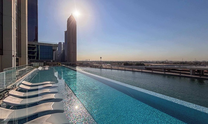 Sheikh Zayed Road Apartment | Modern 2BR Apt in Business Bay with Panoramic Views
