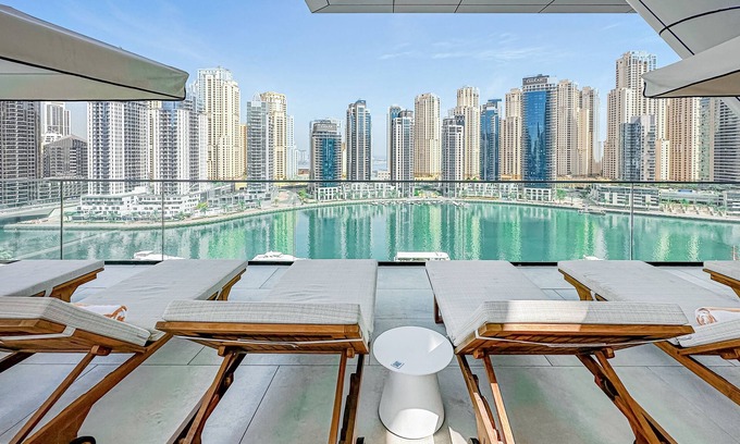 Dubai Marina Apartment | Modern 2BR HighFloor Haven - Vida Marina