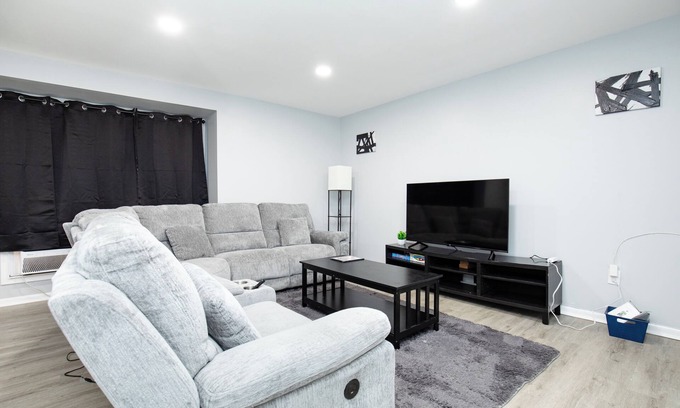 East Orange House | Modern 2BR, Unit 1, Yard, Laundry, Smart TV