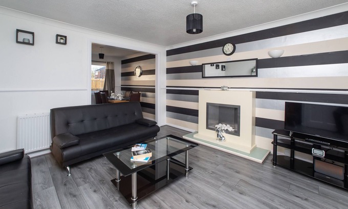 Newcastle-upon-Tyne House | Modern 3 bedroom house - with Netflix by WHA for Contractors and others