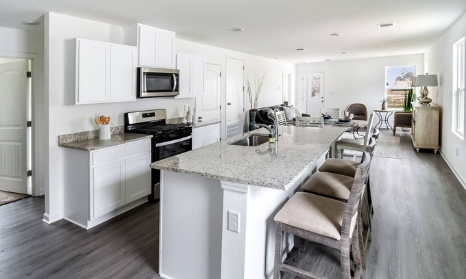 Gonzales House | Modern 3-br 2bth house w/WiFi & AC in heart of Gonzales, next to Baton Rouge