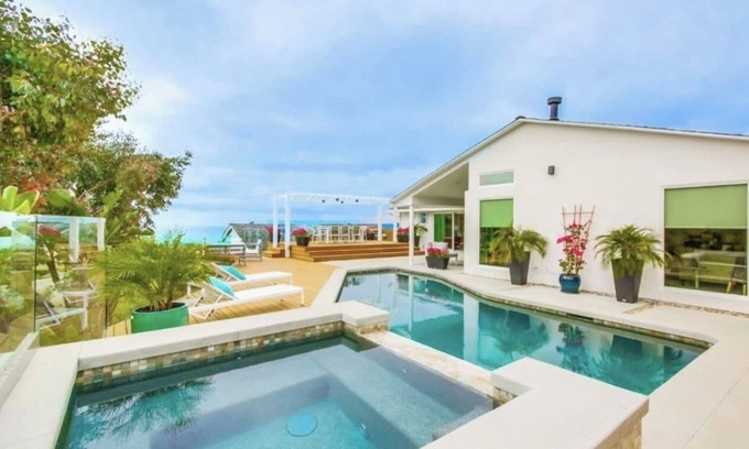 La Jolla Mesa House | Modern 3-Br Beach House In La Jolla with Stunning Views
