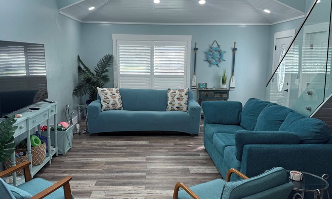 New Smyrna Beach House | Modern 3BR/2BA Townhouse – Sleeps 10 – Pet Friendly – Steps to the Beach!