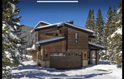 Blue River House | Modern 3BR Chalet with Hot Tub and Mt Quandary Views
