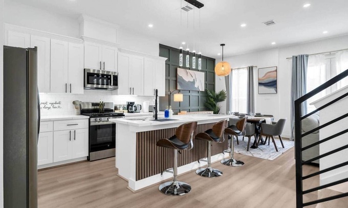 OST - South Union House | Modern 3BR Home - Med Center, NRG, Zoo, Downtown
