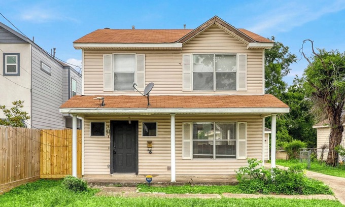 Northside House | Modern 3BR Home Near Downtown