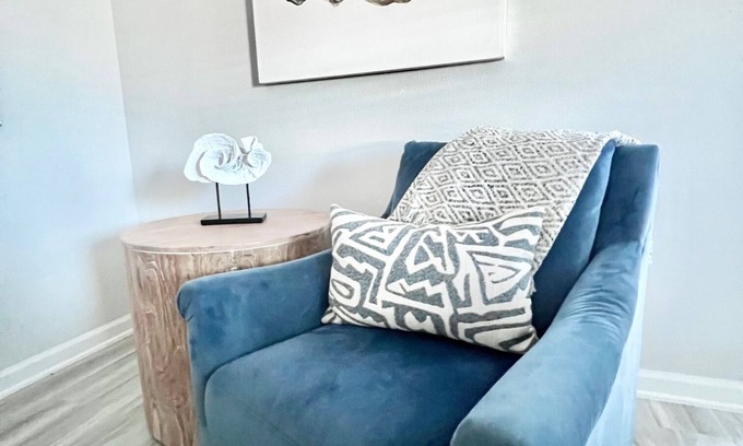 Orange Beach Condo | Modern 3BR Retreat 5 minutes to the beach, 3 minutes to the Wharf