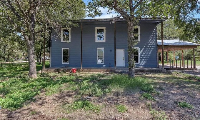 Dennis House | Modern 3BR Retreat on 1 Acre Smart TVs Coffee Bar WiFi