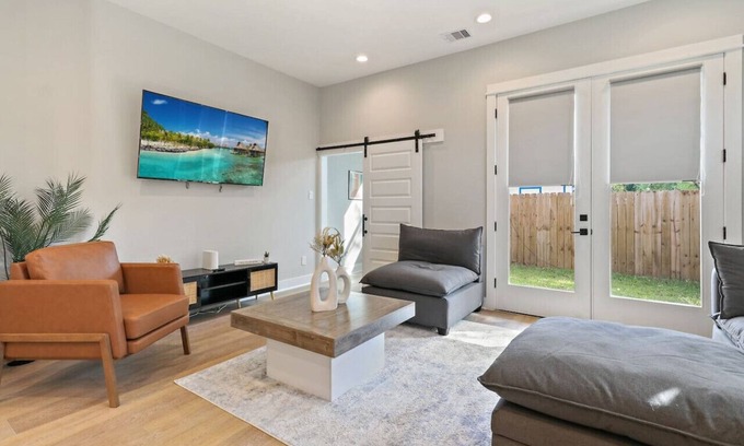 Southeast Houston House | Modern 3BR Stay - Free Coffee & Near Med Center
