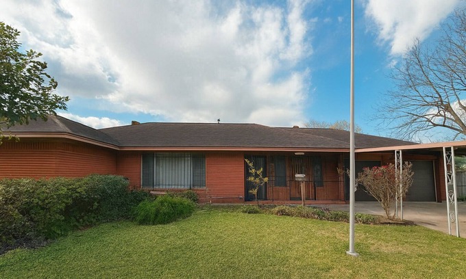 Southeast Houston House | Modern 5 Bd 2bath Home Near NRG & Med Center