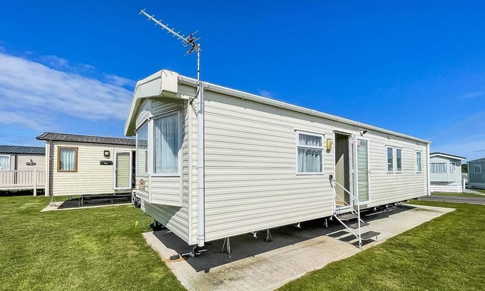 Winestead House | Modern 8 berth caravan at Sand le Mere park in Yorkshire ref 71024TV