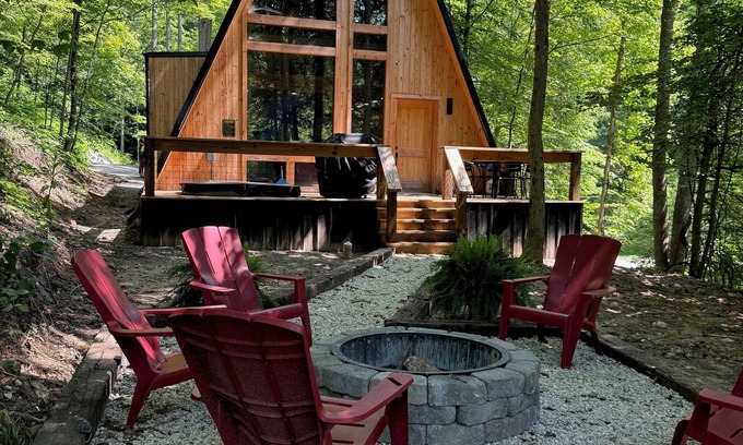 Stanton Cabin | Modern A-Frame-Hot Tub-Gaming Area-EV Charger-10 Minutes to Slade