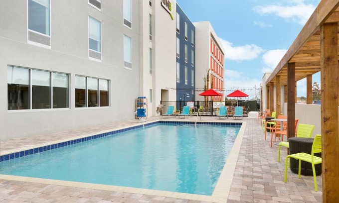 Airport North Hotel | Modern Airport Stay | Pool, Fitness Center & Free WiFi | 2 Units