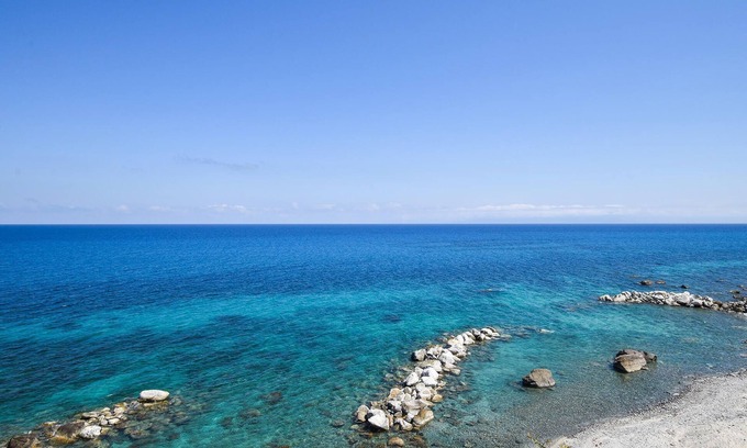 Reggio Calabria Apartment | Modern and bright apartment with a view of the strait.