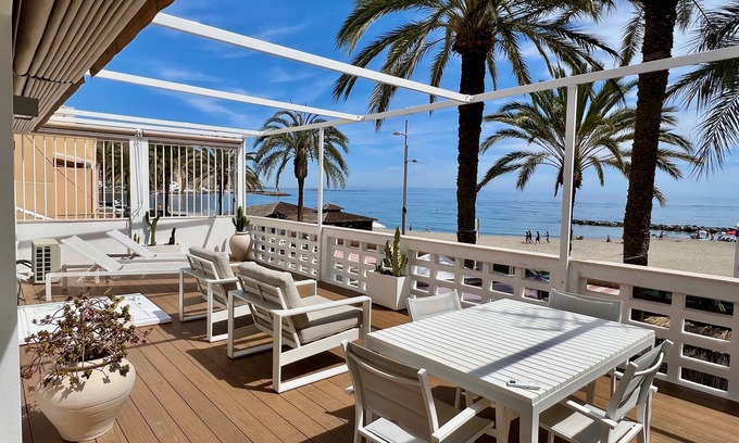 Aguadulce Apartment | MODERN and BRIGHT APARTMENT in front of the sea!