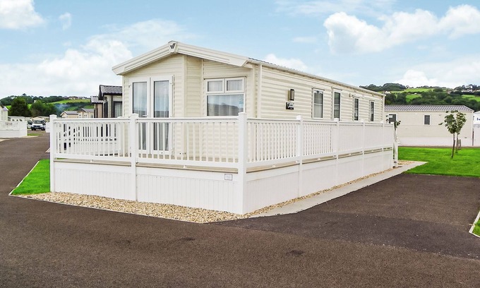 Bleadon House | Modern and contemporary 12ft wide caravan with one double and one twin.