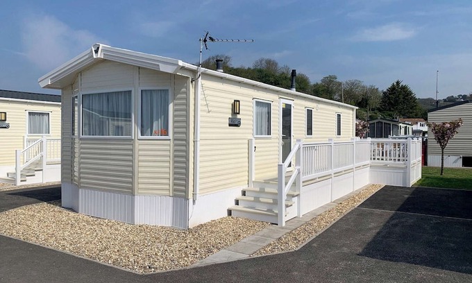 Bleadon House | Modern and contemporary 12ft-wide caravan with one double and two twin.