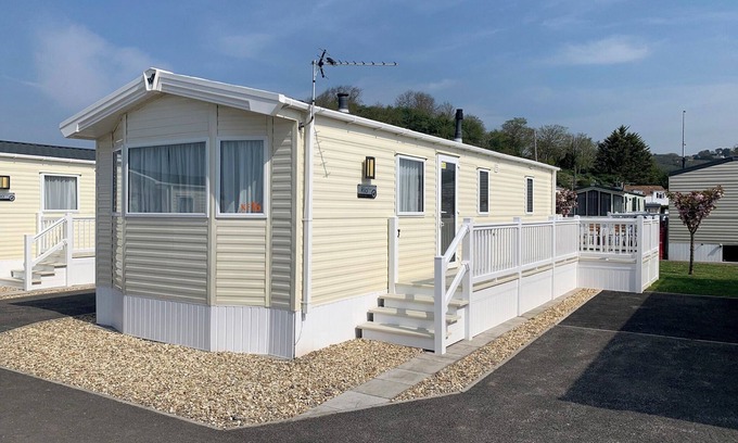 Bleadon House | Modern and contemporary 12ft-wide caravan with one double and one twin.