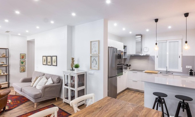 Ibiza Apartment | Modern and confortable property next to Retiro Park ideal for 5 people