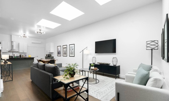 La Petite-Patrie Apartment | Modern and Cozy 2bdr near St-Hubert Plaza