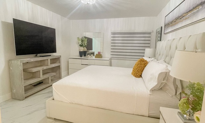 The Hammocks House | Modern and Cozy Home with King Bed Suite in Miami (fully equipped)