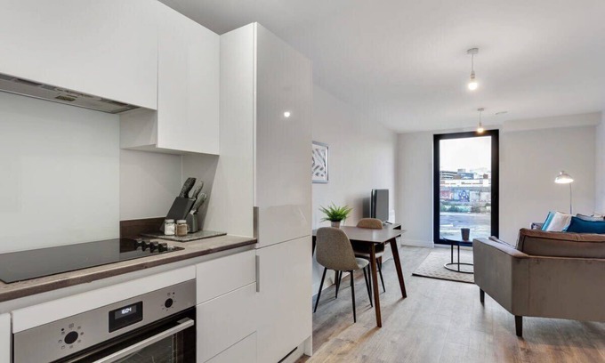 Bordesley Apartment | Modern and Roomy 1 Bed Flat in Central Birmingham