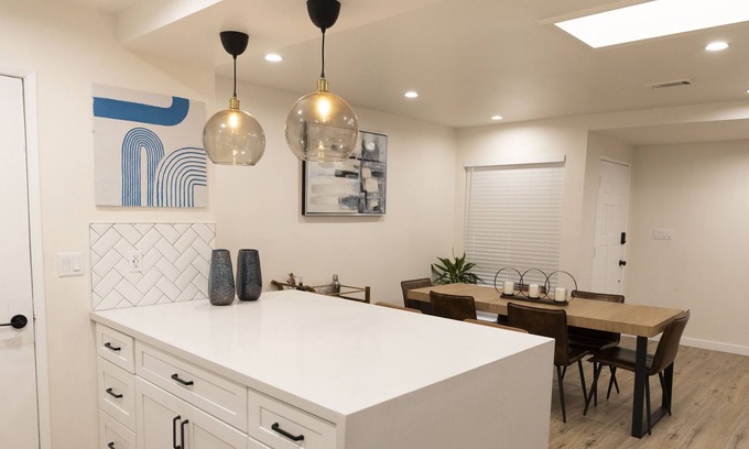 San Luis Obispo House | Modern and Spacious Home for Groups and Families