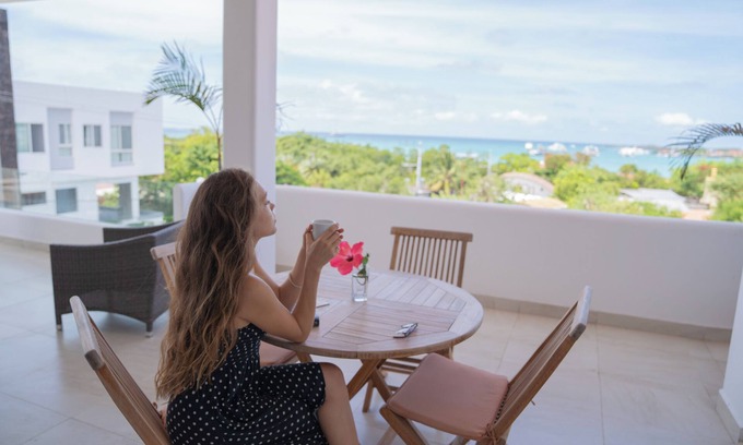 Bahia de la Academia Apartment | Modern and spacious loft with ocean view