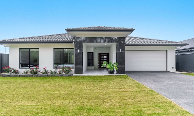 Yamba House | Modern and Spacious Pet Friendly Home with Pool