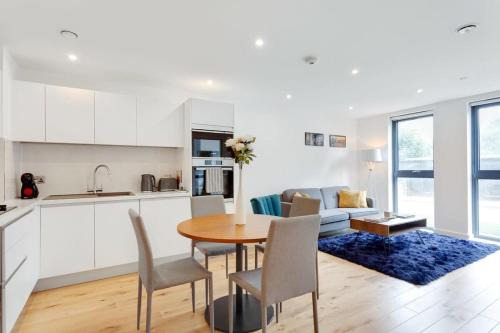 The Westside Apartment | Modern and Stylish 1Bed Flat Centrally Located