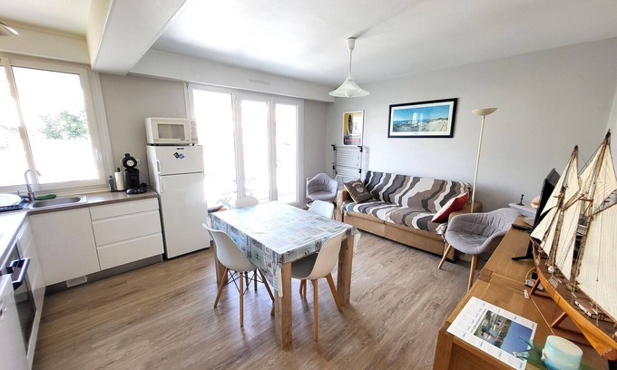 Les Sables d'Olonne Apartment | Modern Apartment - 300m Beach - Pets Allowed