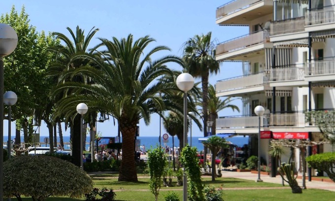 Salou City Centre Apartment | Modern apartment 3 minutes from the beach