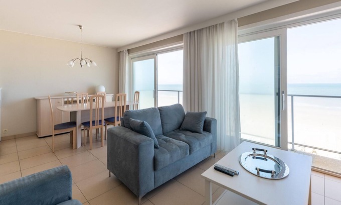 Blankenberge Apartment | Modern apartment on the seafront