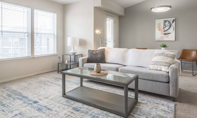 Broken Arrow Apartment | Modern Apartment in Prime Location (ID3947)