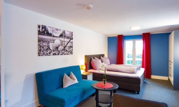 Muennerstadt Apartment | Modern apartment in a quiet location with golf course view
